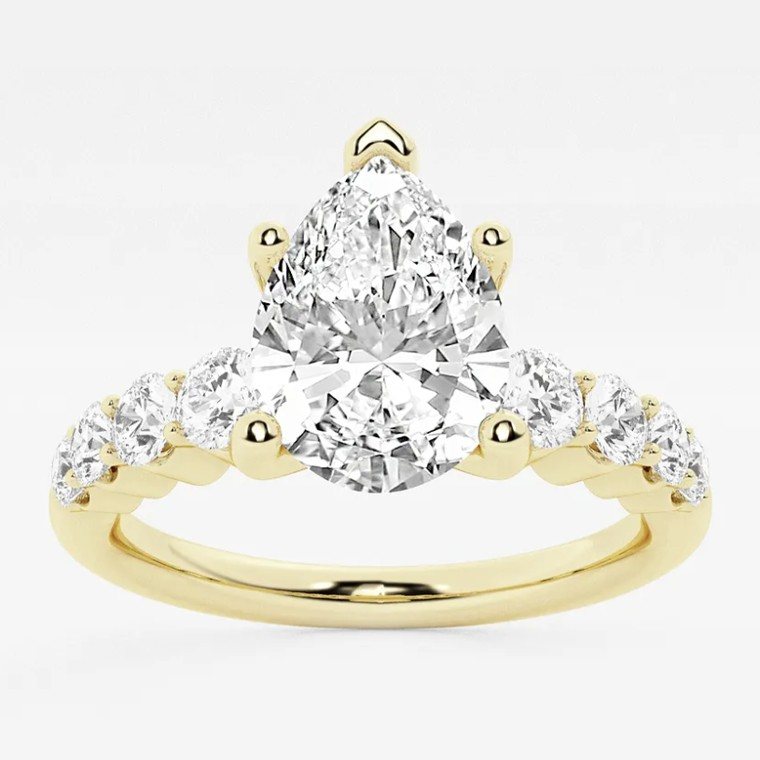 Pear-shape diamond engagement ring in yellow gold