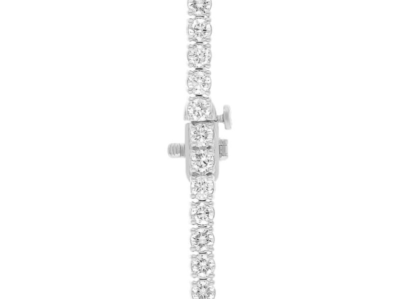 Classic Tennis Necklace in white gold, clasp close-up