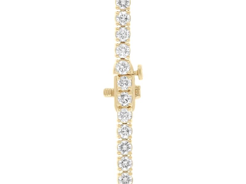 Classic Tennis Necklace in yellow gold, clasp close-up