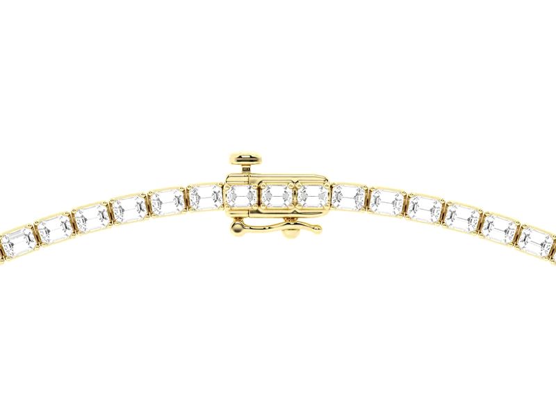 Emerald-Cut Tennis Necklace in yellow gold, clasp close-up