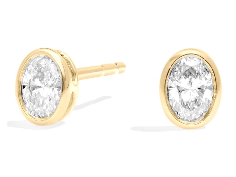 Oval Bezel Studs in yellow gold