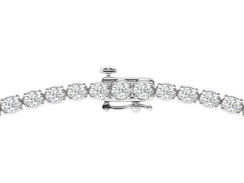 Oval Tennis Necklace in white gold, clasp close-up