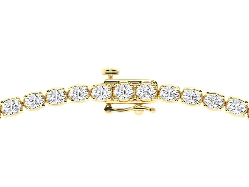 Oval Tennis Necklace in yellow gold, clasp close-up