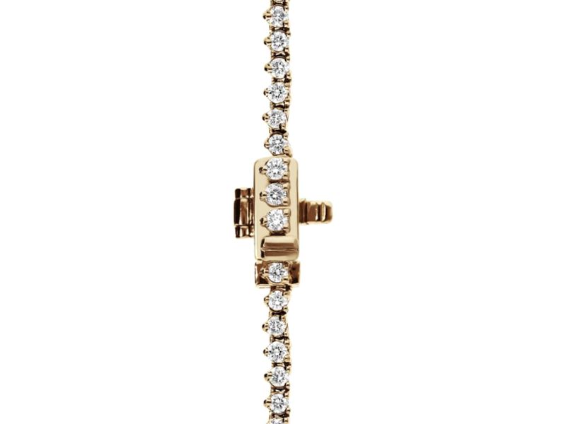 Petite Graduated Tennis Necklace in yellow gold, clasp close-up
