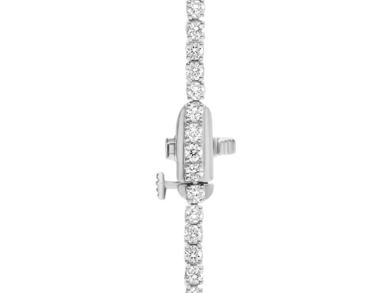 Petite Tennis Necklace in white gold, clasp close-up